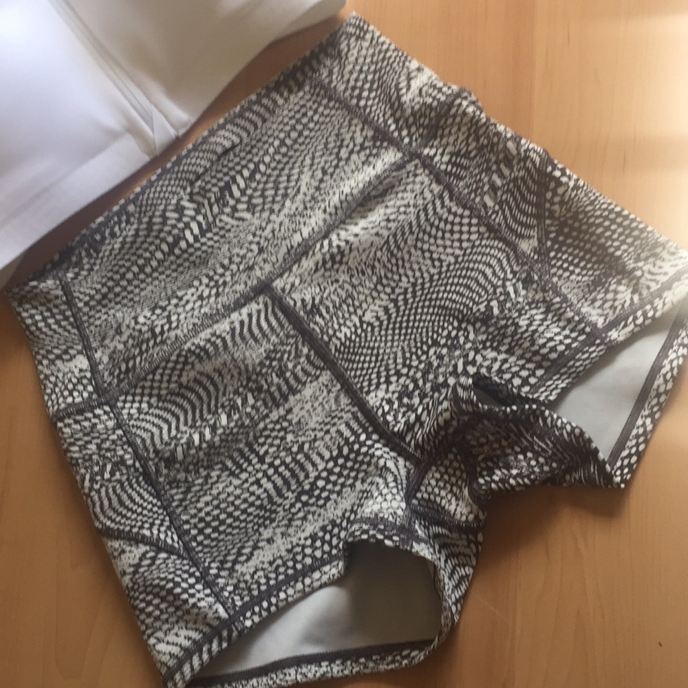 Lululemon short